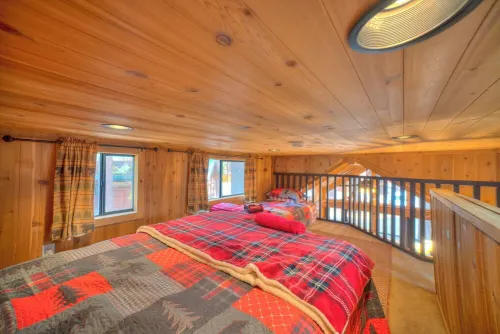 Cabin - Full Kitchen - TV - Pet Friendly