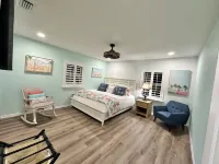 Coastal 3-bedroom cottage 4 blocks from the Beach w/ Mini Golf in Vero Beach Hotels in Wabasso Beach