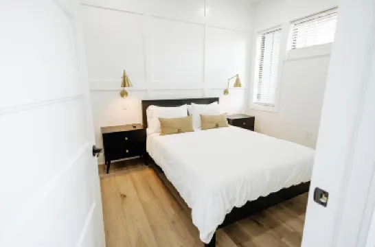 Walk To Intrust Bank Arena! Modern Loft W/ W&D! Hotels in 