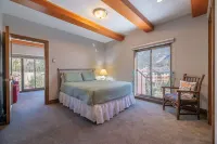 Snowflake on Copper Mountain 3 Bedroom Ski In / Ski Out!