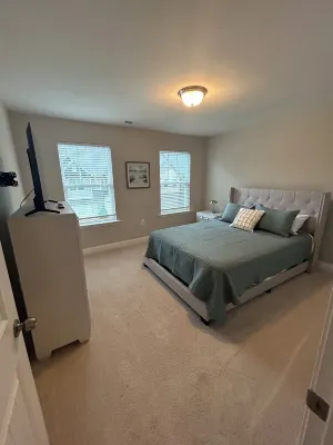 Charming 3-bedroom townhouse in Cary/Raleigh. Hotels near Lake Wheeler Rd
