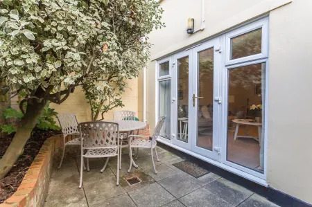 3Br Central Patio Home with Parking Отели рядом с достопримечательностью «University of Brighton Art Gallery»