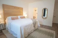 Harp Haven: Silos, Pool, Hot Tub, Fire Pit, King Beds & More