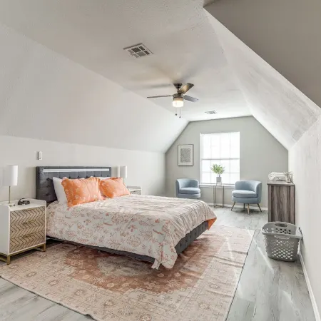 New! 5/3 with Hot tub, Arcade, Playground, Coffee bar, large TV and dining table