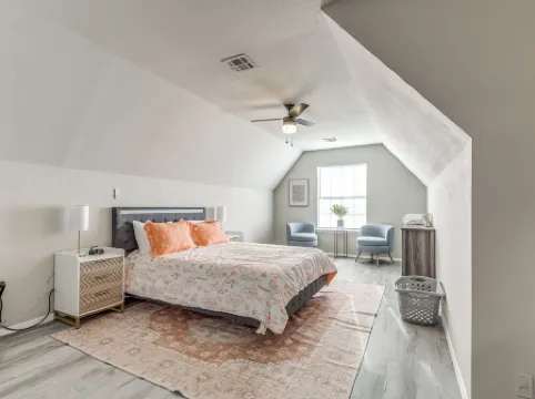 New! 5/3 with Hot tub, Arcade, Playground, Coffee bar, large TV and dining table