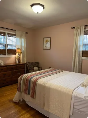 Betty's Place Charming 2-bedroom house in Oneonta with WiFi Close to Restaurants Отели в г. Онеонта