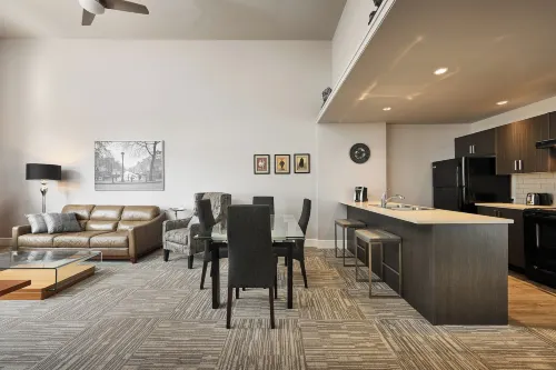 SoLo Suites - parking