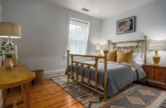 Spacious, Sleek, and Luxurious two-bedroom in Historic Westside of Providence