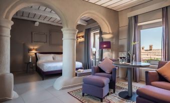 Uve Rooms & Wine Bar