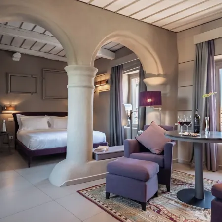 Uve Rooms & Wine Bar