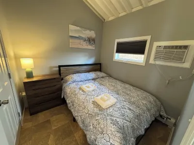 Charming 2BR 1BA Beach Condo with Parking Spot Hotels near Gold Fever