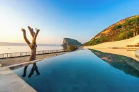 Special Nyepi Offer! Inlight Lombok Beach Hotel - Beach