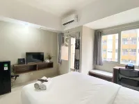 Modern Look Studio Room at LRT City Jatibening Apartment - parcheggio
