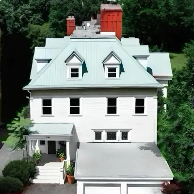 Summer Street Guest House Отели рядом с достопримечательностью «Маяк Буффало»