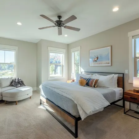 Parks Edge Ski Oasis - 10 minutes to town with gym, hot tub, and pool