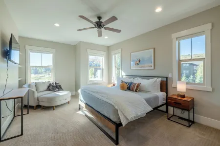 Parks Edge Ski Oasis - 10 minutes to town with gym, hot tub, and pool