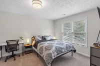 Renovated 5BD Townhome; 2 Minutes from Serene Marietta Square Highlights