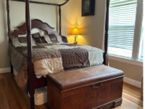 The Manor - Charming 3-bedroom house in lovely Oneonta with WiFi, AC 오니온타 호텔