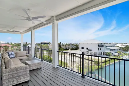 Brand New Gulf & Direct Ole River with Boat Slip, Infinity Pool & Elevator!