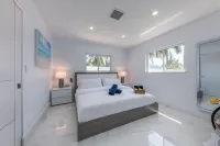 Heated Pool Family friendly House 4 minutes from The Beach Hotels near The Deerfield Beach Historical Society