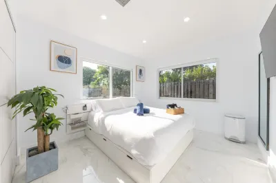Heated Pool Family friendly House 4 minutes from The Beach