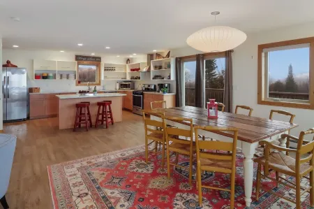 Maple at Lake Bluff Preserve-Spectacular Lake Michigan Views-Sleeps 12