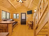 Barnwell Mountain Cabins #2: Cabin/Tiny Home w/ loft in Gilmer across from BMRA Hotels in Upshur County