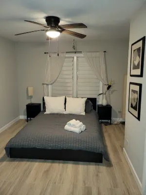 Charming 3-bedroom house in amazing Chicago Hotels near Terminal 1 Station