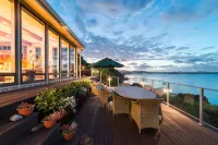 Waterfront Retreat with Inspirational Views Hotels in Russell