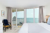 Aug - OCT Sale! Stunning Oceanfront King Ste 2Bd2BA Pool NoDrive Beach ShoreClub