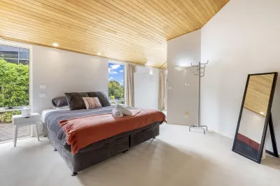 BELLA VISTA. Large Family Home. Views Forever. Hotels near Kangaroo Bluff Battery