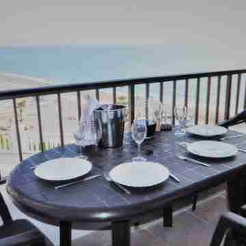 1st LINE SEA VIEW APARTMENT Dining/Meeting Rooms