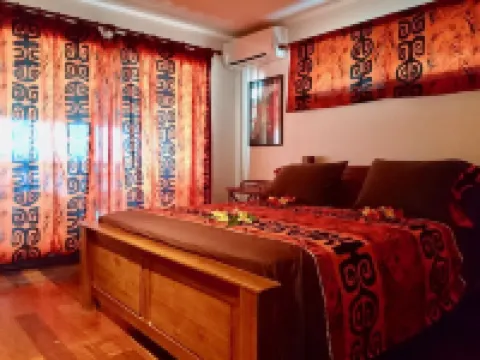 Over Water Hideaway in Bora Bora! Marlon's World Famous Over Water Hideaway!! Hoteles en Bora Bora