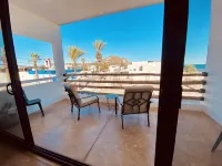 Apartment with mountain view, private balcony and access to beach front terrace. Hotels near Palapas De Bahía de Kino