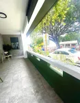 Stylish 2 Bedroom + pool Beachfront Suite king & queen bed Sunsets beach walk