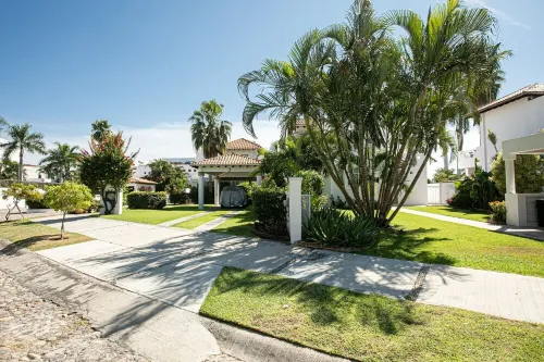 La Puntilla, Luxury 3-Bedroom, 3-Bath Home with Heated Pool in Gated Community