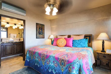 Enjoy Your Vacation In This Beautiful Remodeled Condominium! Отели рядом с достопримечательностью «Los Cabos Whale Shark»