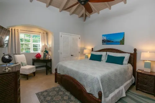 Gorgeous one bedroom penthouse with breathtaking view Hotel a Cruz Bay