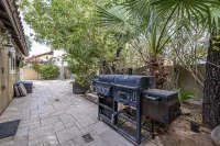 Trendy Desert Oasis Recently Remodeled