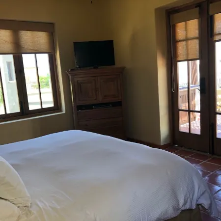 Casa Paraiso - 1 minute walk to the Beach!