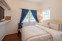 Heart of Downtown Key West Cottage With Off-Street Parking