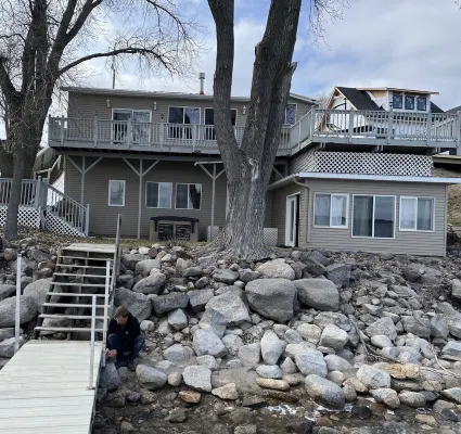 Cozy Beach Front Lake Cabin with Hot Tub! Hotels in Hamlin County