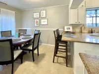 Central location, spacious bedrooms, long term stay, and pet friendly! - 2 tähden