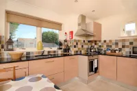 Castaway Cottage in Trevone with parking and very close to the Sandy Beach.