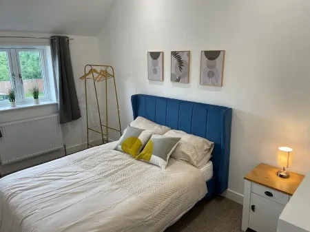 Brand New Barn conversion - With Hot Tub Отели рядом с достопримечательностью «Нешнел Мемориал Арборетум»