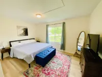 Spacious Home w/ King Bed close to Beaches, Lake Macatawa, Holland, & Saugatuck