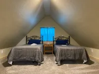 Cozy cabin in our little woodland village - access to pond and meadow