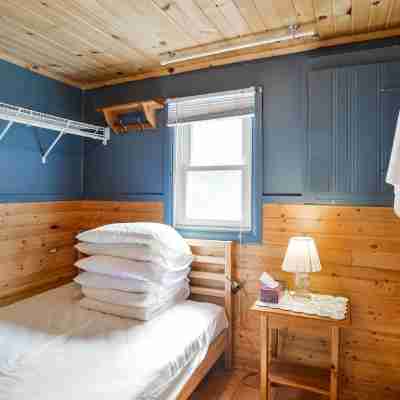 Two Bedroom Cottage with Loft Close To Bala Rooms
