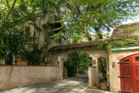 One Bedroom Cottage on Peter Bay Beach Hotels near Trunk Bay