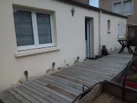 Pretty little house, in a quiet private courtyard 5 minutes from the sea Hotels in Luc-sur-Mer